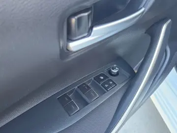 Toyota Corolla 1.8 HSD Business Hybrid 122 CP