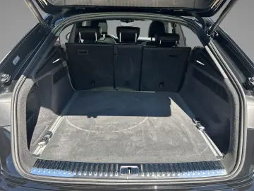 AUDI Q8 55 TFSI e quattro S-LINE MATRIX PANO HUD AHK