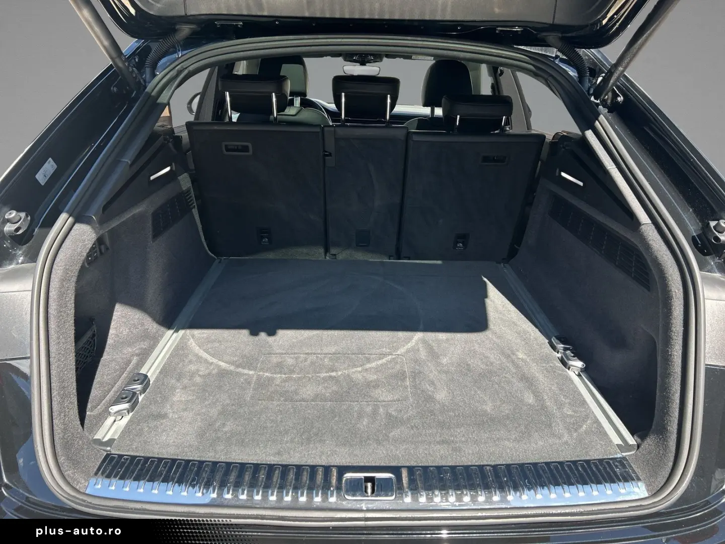 AUDI Q8 55 TFSI e quattro S-LINE MATRIX PANO HUD AHK