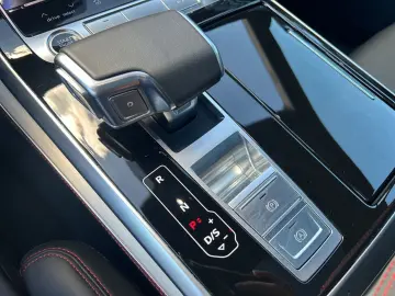 AUDI Q8 55 TFSI e quattro S-LINE MATRIX PANO HUD AHK