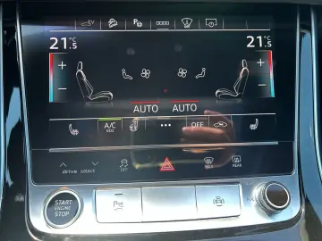 AUDI Q8 55 TFSI e quattro S-LINE MATRIX PANO HUD AHK