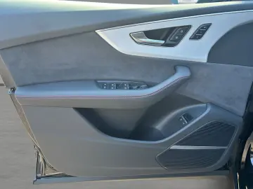 AUDI Q8 55 TFSI e quattro S-LINE MATRIX PANO HUD AHK