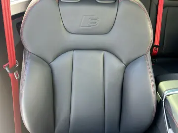 AUDI Q8 55 TFSI e quattro S-LINE MATRIX PANO HUD AHK