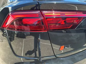 AUDI Q8 55 TFSI e quattro S-LINE MATRIX PANO HUD AHK
