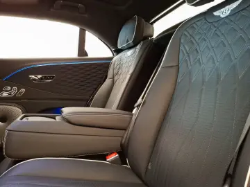 Bentley Flying Spur Azure V8