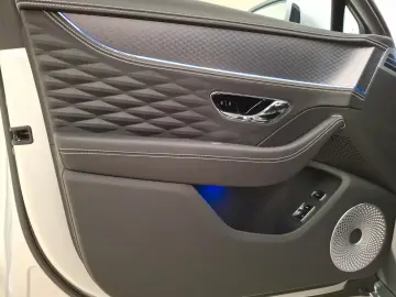 Bentley Flying Spur Azure V8