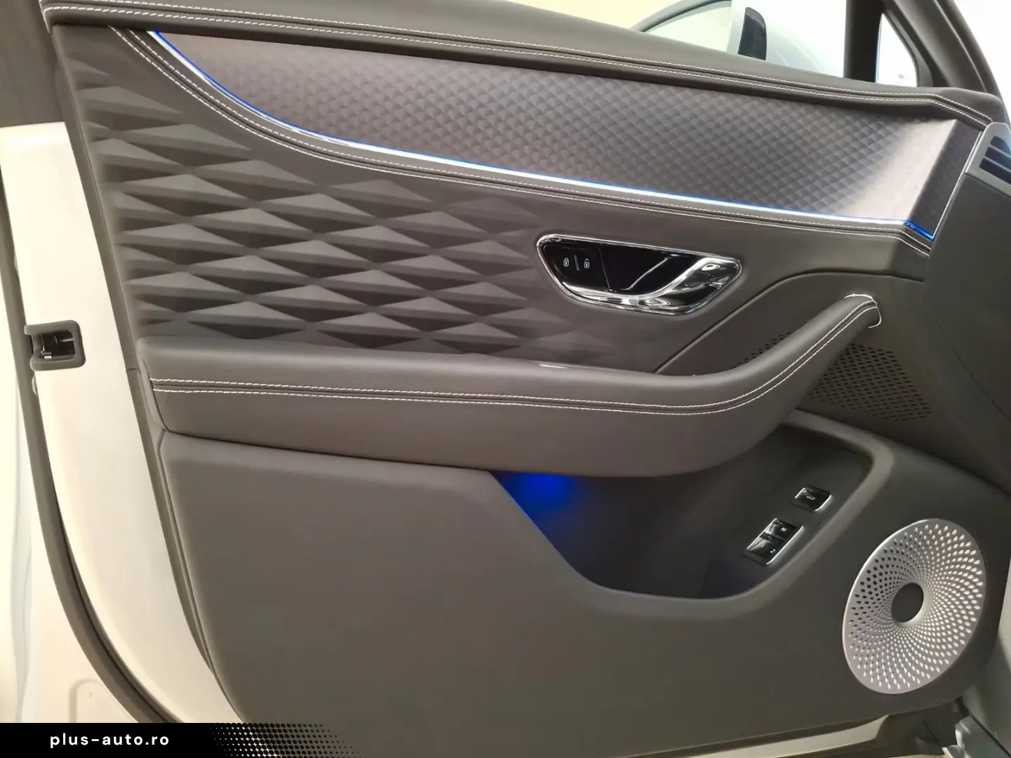 Bentley Flying Spur Azure V8