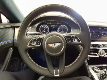 Bentley Flying Spur Azure V8