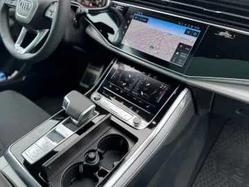 AUDI Q8 55 TFSI e quattro