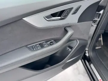 AUDI Q8 55 TFSI e quattro
