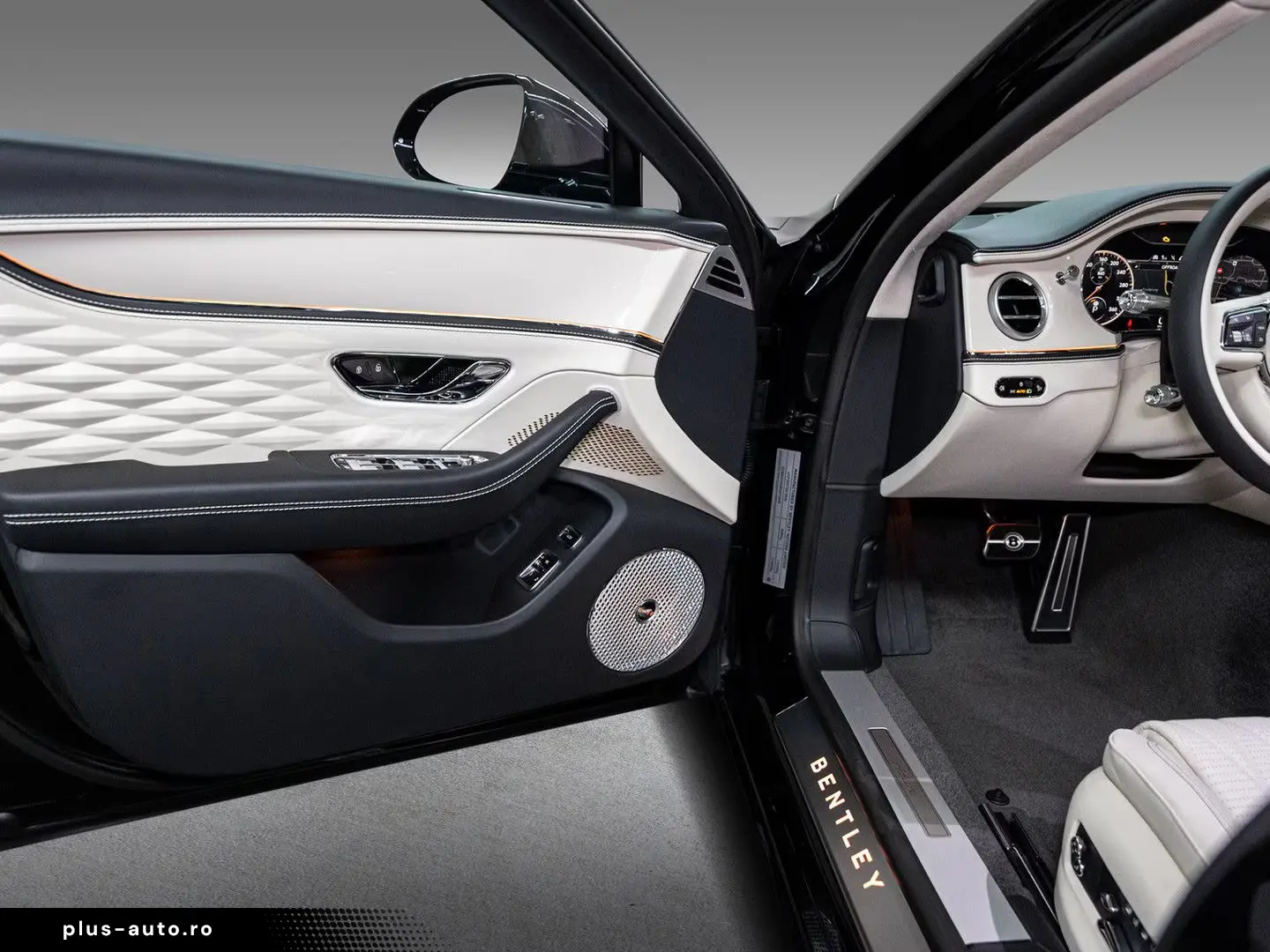 Bentley Flying Spur V8 Azure  Piano Linen Veneer Rotatin