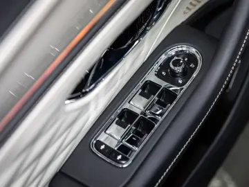 Bentley Flying Spur V8 Azure  Piano Linen Veneer Rotatin