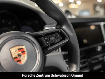 PORSCHE Macan Surround-View BOSE Luftfederung 20-Zoll