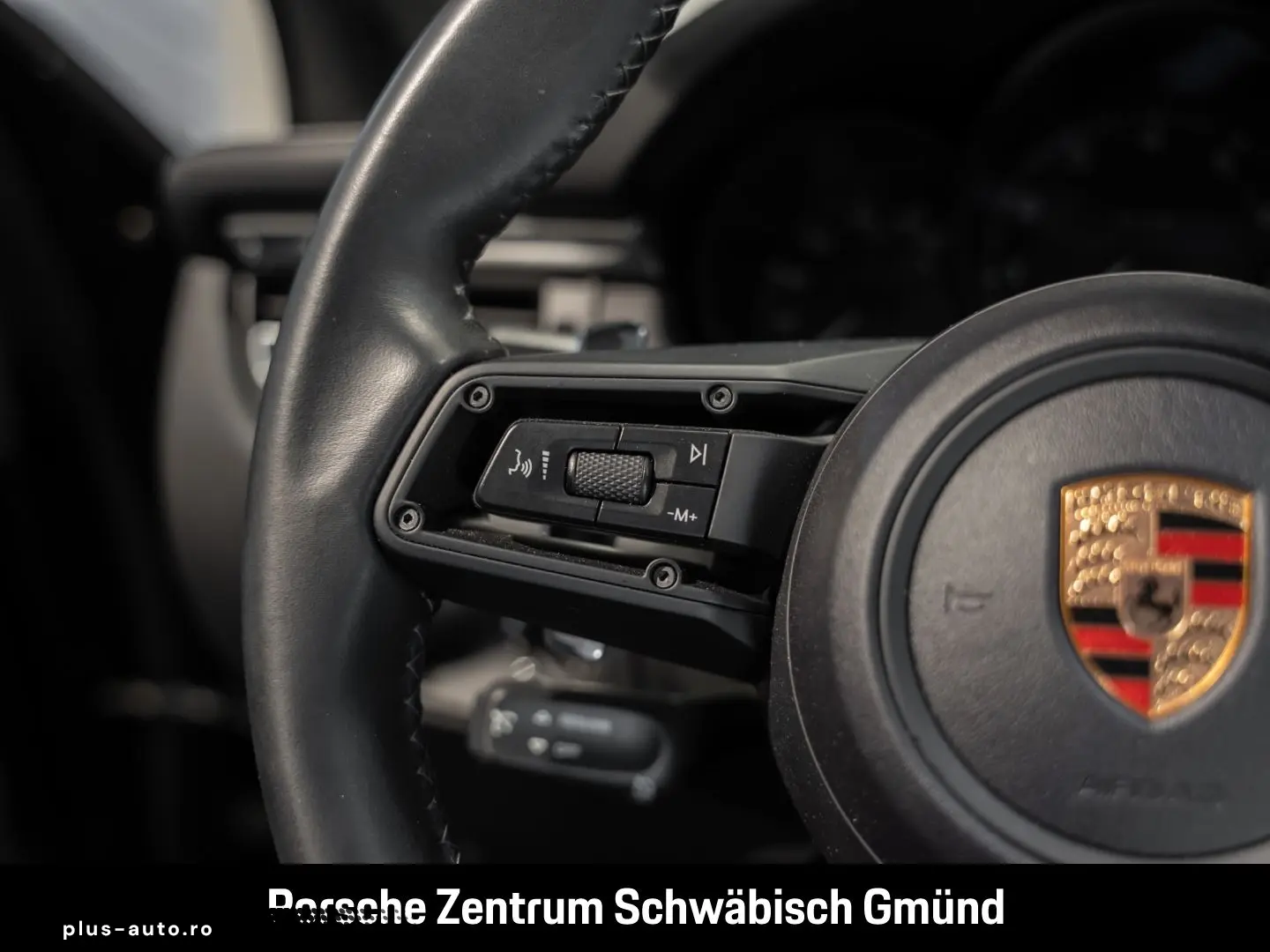 PORSCHE Macan Surround-View BOSE Luftfederung 20-Zoll