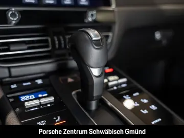 PORSCHE Macan Surround-View BOSE Luftfederung 20-Zoll