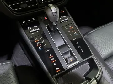PORSCHE Macan GTS Pano BOSE Leder Memory Luftfeder. AHK