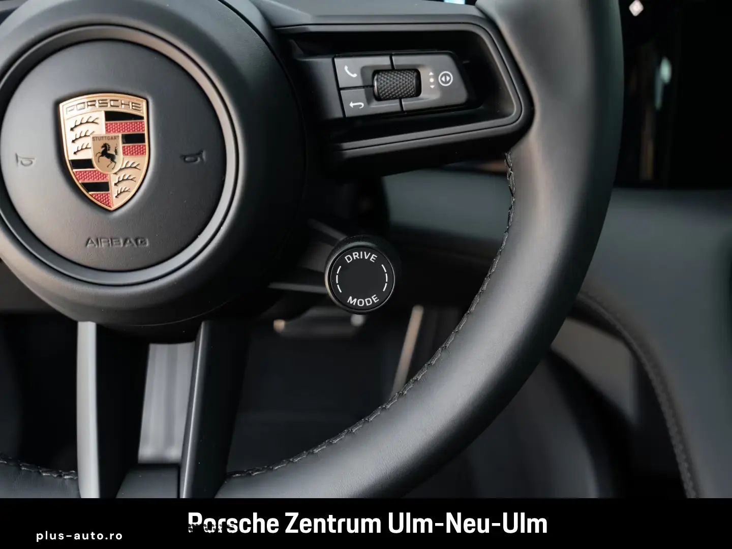 Porsche Taycan BOSE Panoramadach LED-Matrix Panoramadach