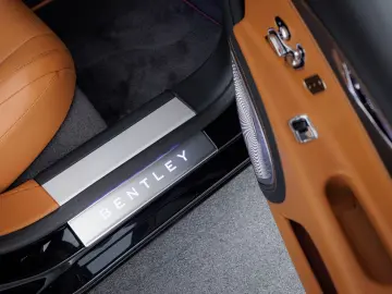 Bentley Flying Spur V8 Hybrid MY2026