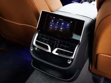 Bentley Flying Spur V8 Hybrid MY2026
