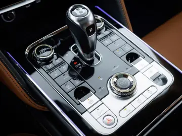 Bentley Flying Spur V8 Hybrid MY2026