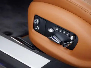 Bentley Flying Spur V8 Hybrid MY2026