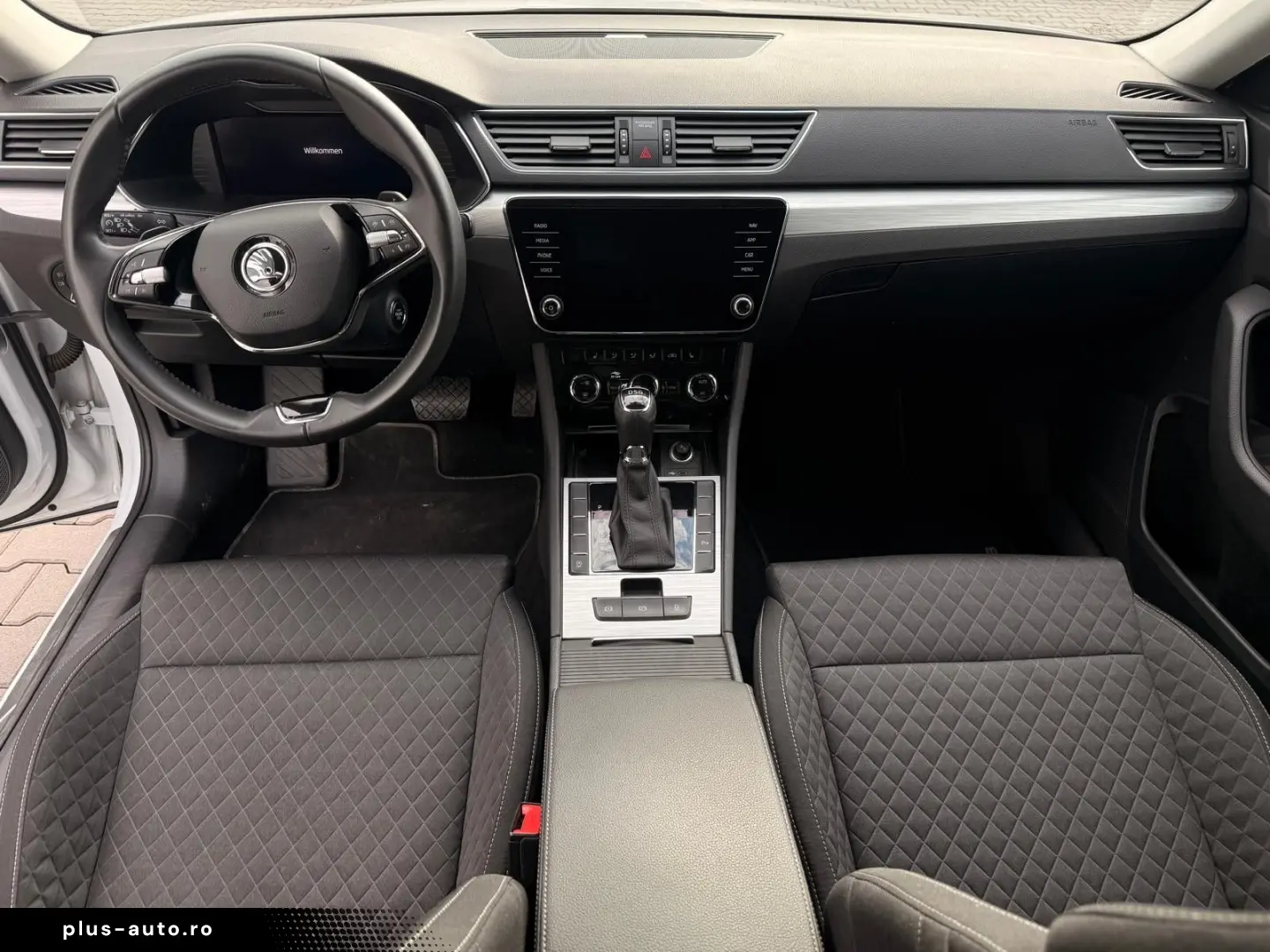 SKODA Superb 2.0 TDI DSG Ambition LED PDC SHZ VIRTUAL