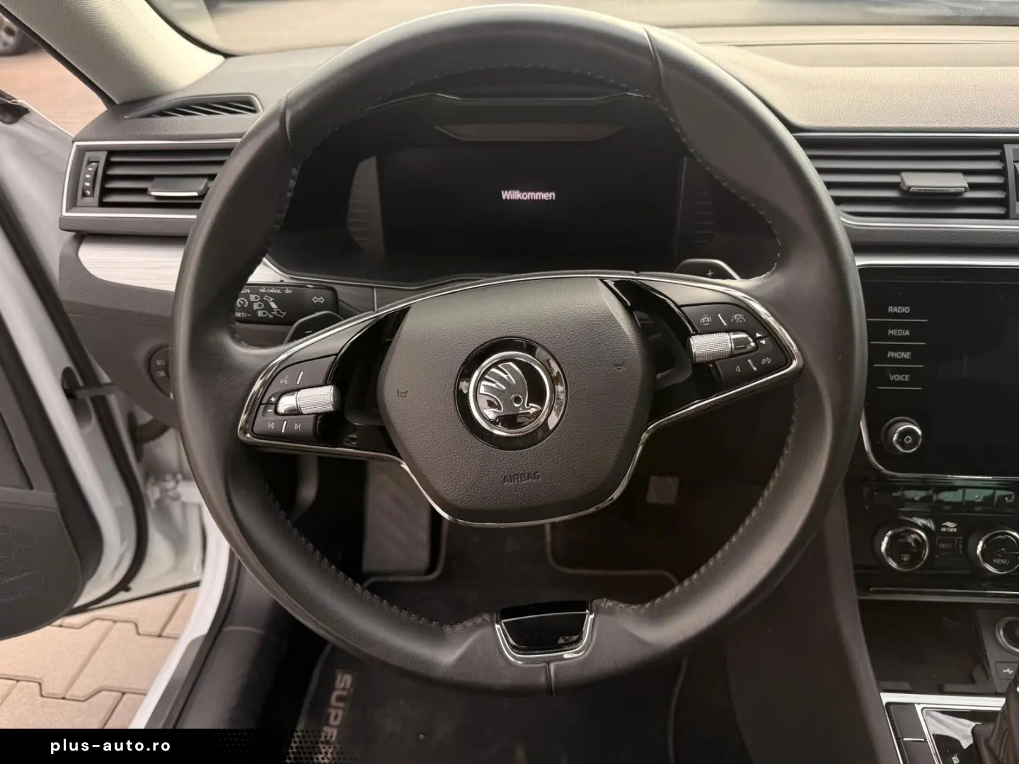 SKODA Superb 2.0 TDI DSG Ambition LED PDC SHZ VIRTUAL