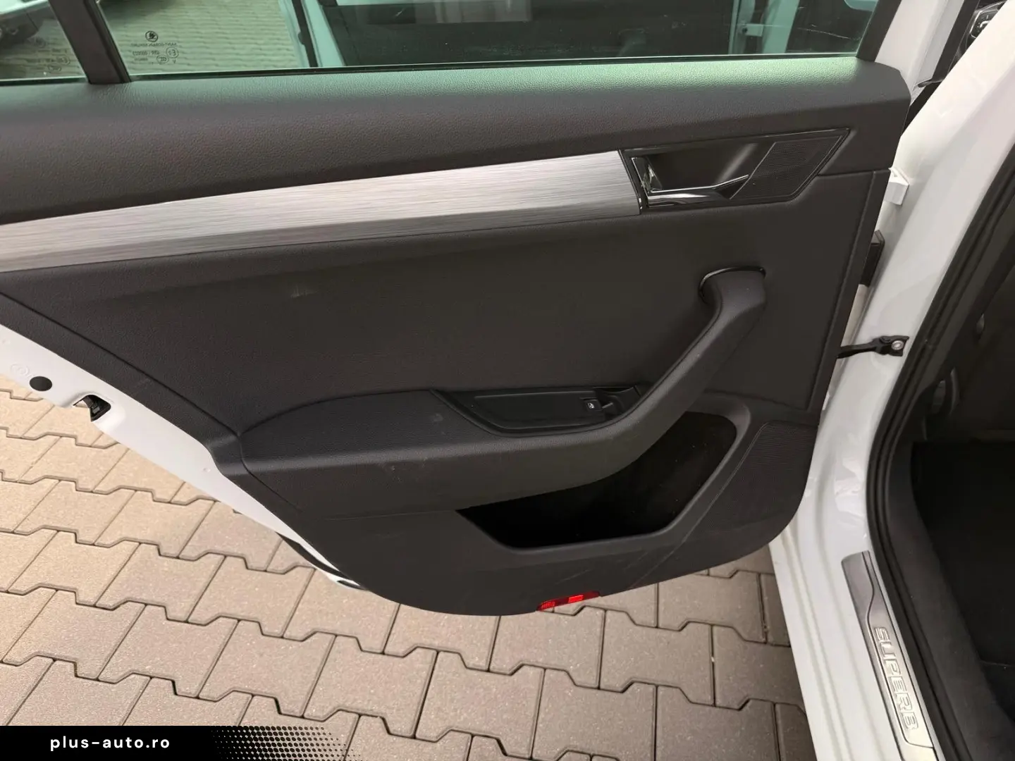 SKODA Superb 2.0 TDI DSG Ambition LED PDC SHZ VIRTUAL