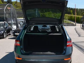 SKODA Superb Kombi 2 0 TDI DSG LED 1.BESITZ EXP 16.200