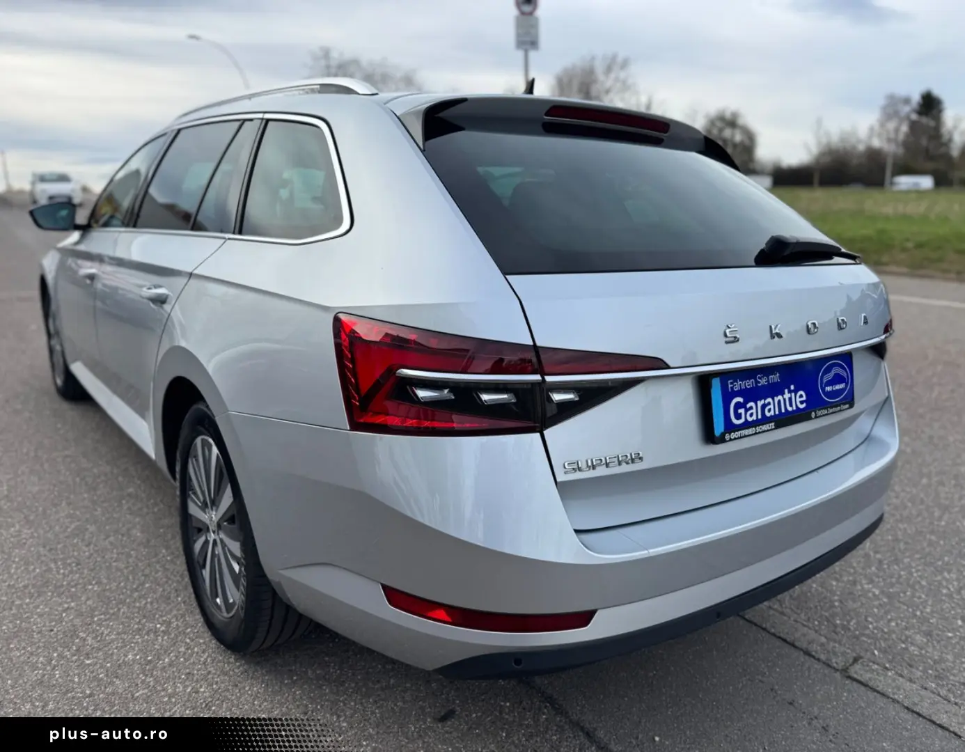 SKODA Superb 2.0 TDI Combi Style Navi LED Memory ACC 1