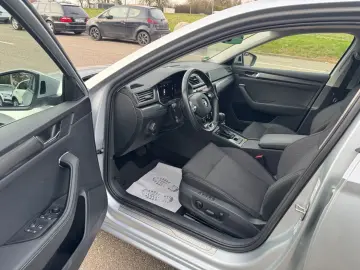 SKODA Superb 2.0 TDI Combi Style Navi LED Memory ACC 1
