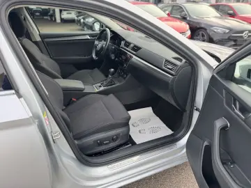 SKODA Superb 2.0 TDI Combi Style Navi LED Memory ACC 1