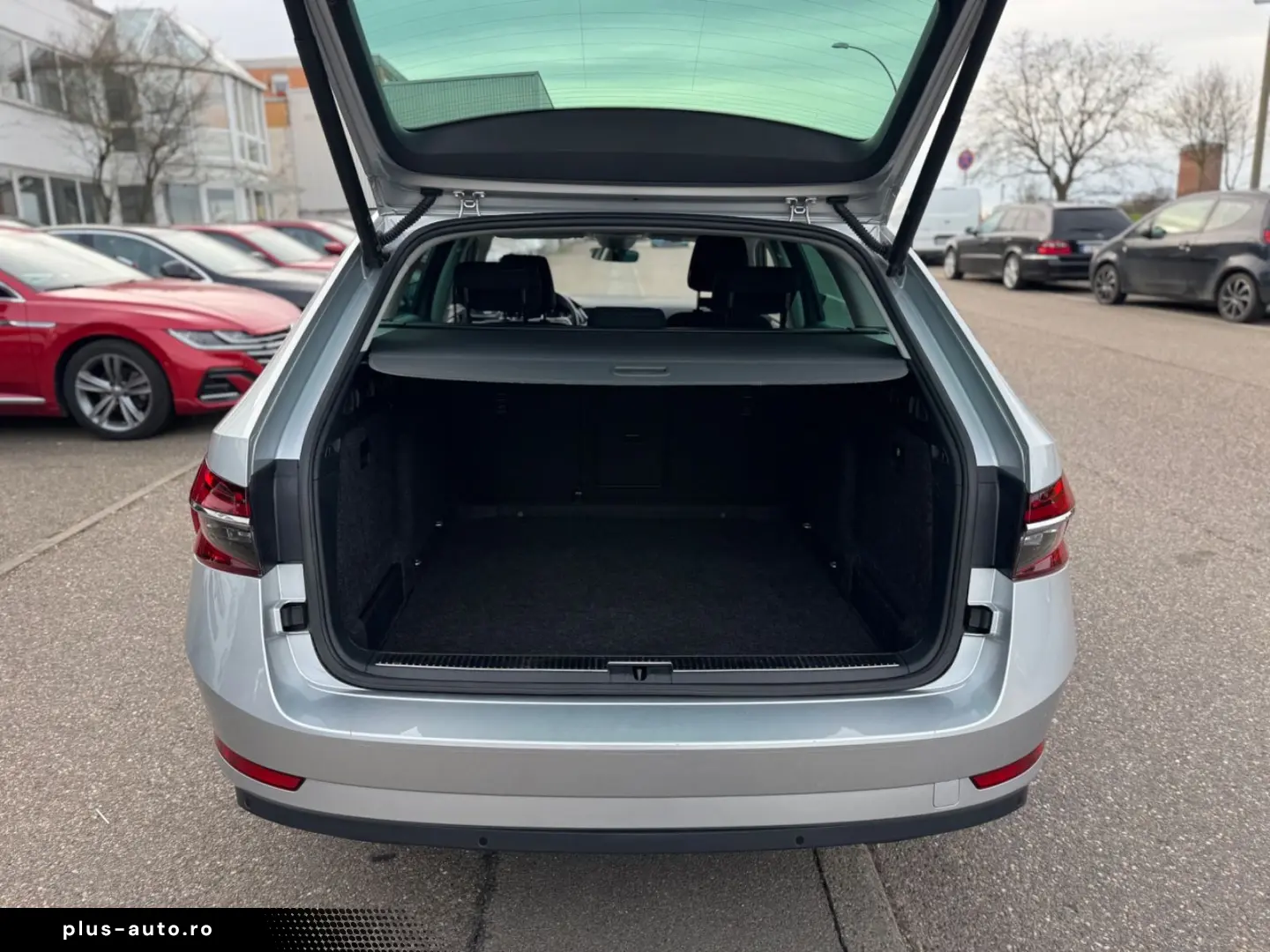 SKODA Superb 2.0 TDI Combi Style Navi LED Memory ACC 1