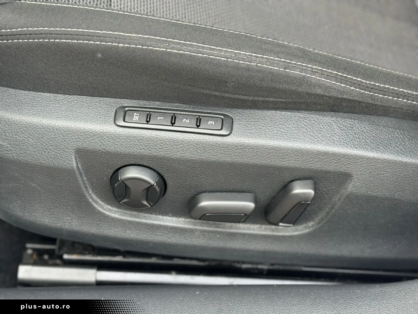 SKODA Superb 2.0 TDI Combi Style Navi LED Memory ACC 1