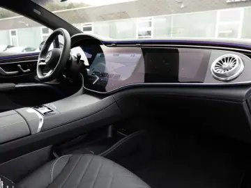 MERCEDES-BENZ EQS 580 4M AMG Pano Burm