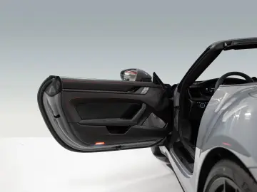 Porsche 992 Carrera 4 GTS Cabriolet Burmester Lift
