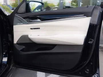 BMW 640d xDrive GT M Sport HUD Pano Air susp  H&K  masaj