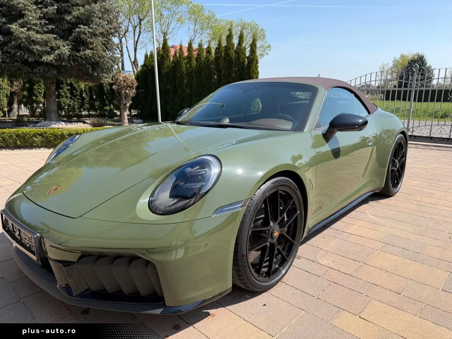 Porsche 911 Carrera GTS T-Hybrid Cabriolet