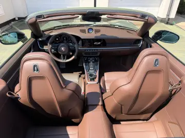 Porsche 911 Carrera GTS T-Hybrid Cabriolet