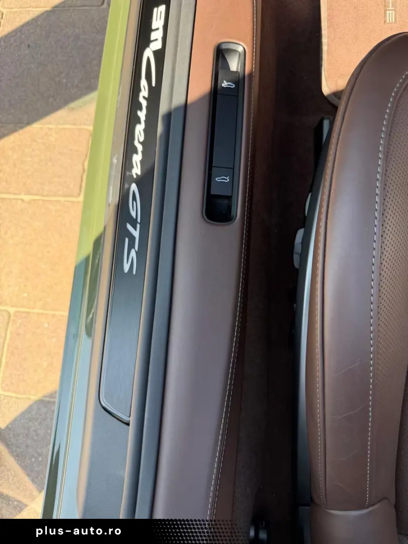 Porsche 911 Carrera GTS T-Hybrid Cabriolet