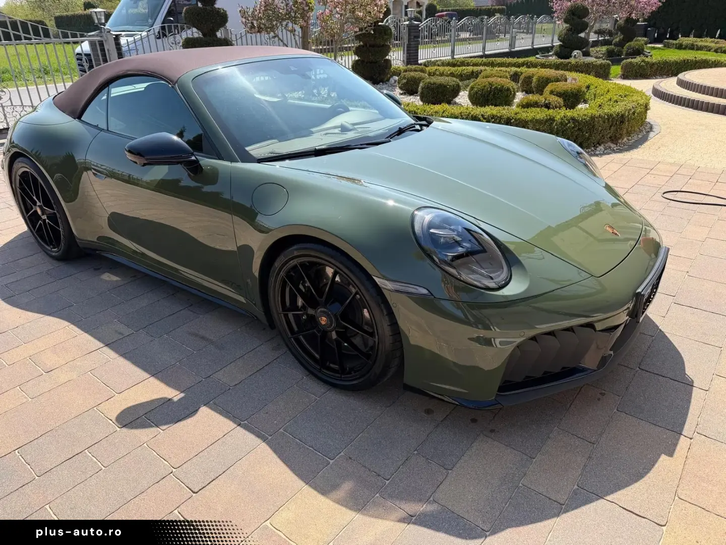 Porsche 911 Carrera GTS T-Hybrid Cabriolet