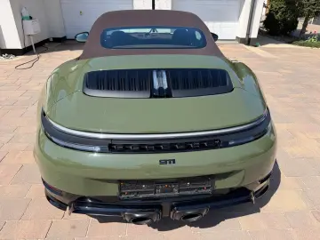 Porsche 911 Carrera GTS T-Hybrid Cabriolet