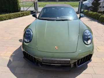 Porsche 911 Carrera GTS T-Hybrid Cabriolet