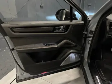 PORSCHE Cayenne Coupé Turbo GT Carbon