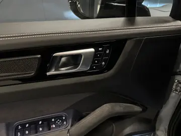 PORSCHE Cayenne Coupé Turbo GT Carbon