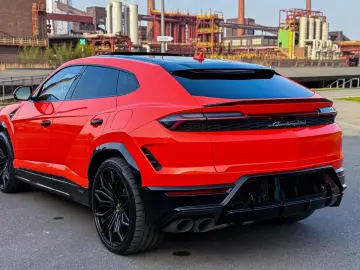 LAMBORGHINI Urus SE 4.0 V8 PHEV B&O 3D  Rear Entertainment