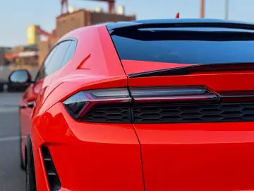 LAMBORGHINI Urus SE 4.0 V8 PHEV B&O 3D  Rear Entertainment