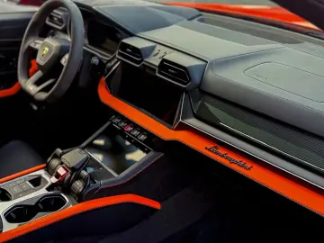 LAMBORGHINI Urus SE 4.0 V8 PHEV B&O 3D  Rear Entertainment