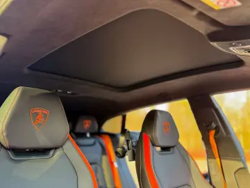 LAMBORGHINI Urus SE 4.0 V8 PHEV B&O 3D  Rear Entertainment