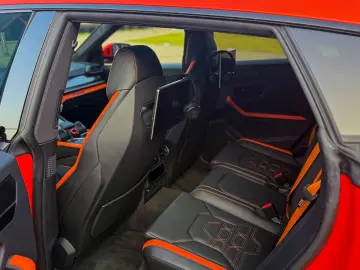 LAMBORGHINI Urus SE 4.0 V8 PHEV B&O 3D  Rear Entertainment